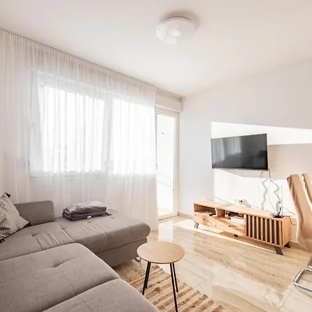 Gorgeous In With Kitchen Appartement